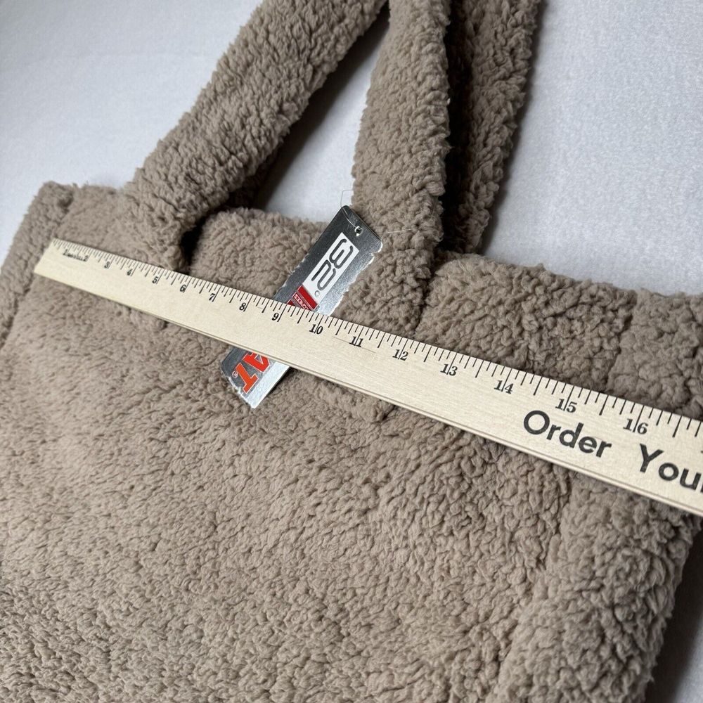 32 Degrees Heat NWT‎ Sherpa Fleece Tote Bag Taupe/Tan Snap Closure - Picture 6 of 12